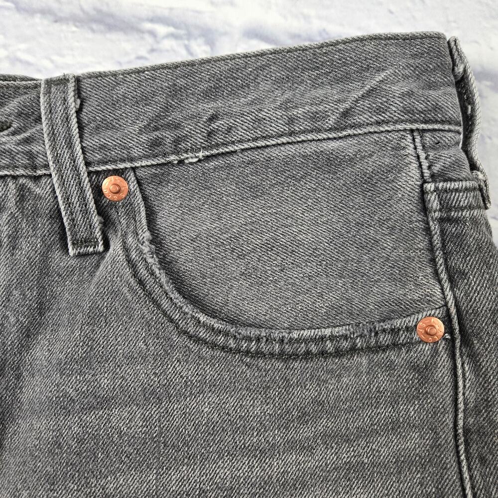 Iconic Women's Levi Premium 501 Black Denim Cutoff Shorts Faded Distressed sz 30 - Picture 15 of 16